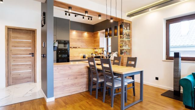 Mieszkanie 4-pokojowe Węgrzce Wielkie. Zdjęcie 2