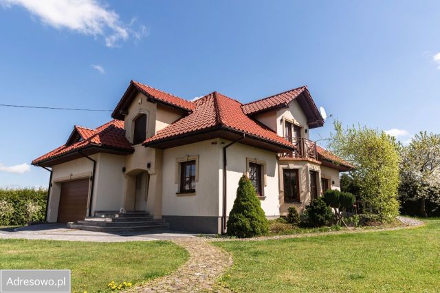 dom wolnostojący, 5 pokoi Tomice. Zdjęcie 1