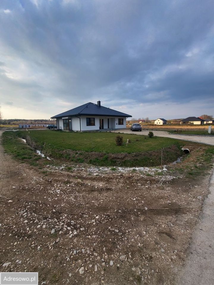 dom wolnostojący, 3 pokoje Obice. Zdjęcie 13