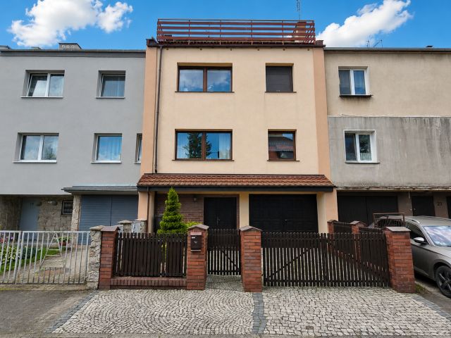 dom szeregowy, 7 pokoi Poznań Dębiec, ul. Konwaliowa. Zdjęcie 1