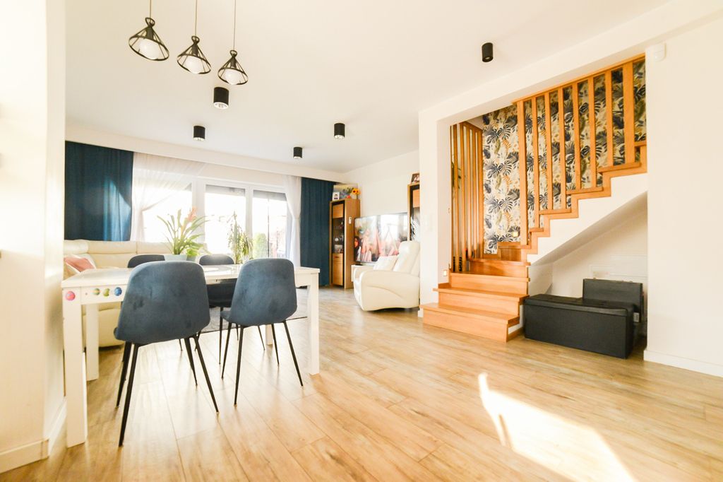 dom szeregowy, 6 pokoi Ząbki, ul. Skowronka. Zdjęcie 6