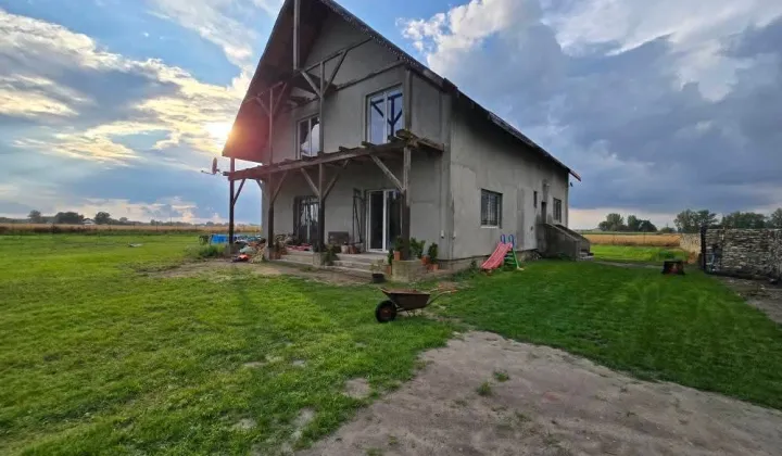 dom wolnostojący, 2 pokoje Chwalborzyce