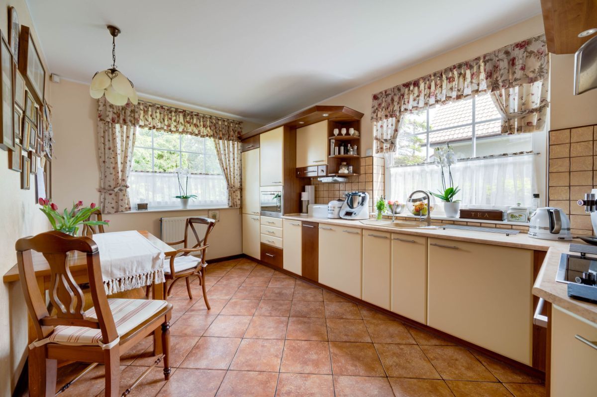 dom wolnostojący, 6 pokoi Rumia, ul. Kwiatowa. Zdjęcie 2