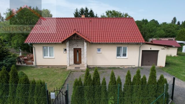 dom wolnostojący, 4 pokoje Pisarzowice. Zdjęcie 1