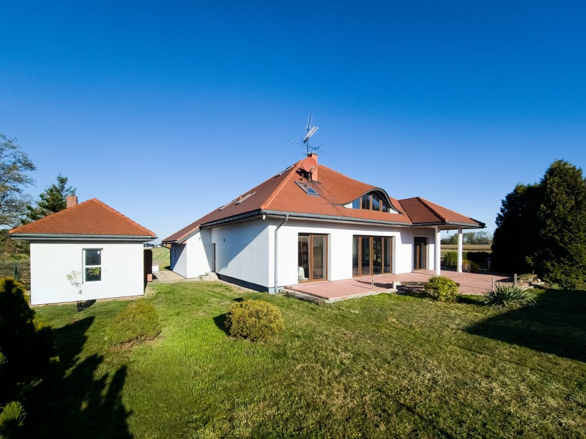 dom wolnostojący, 6 pokoi Zelgoszcz