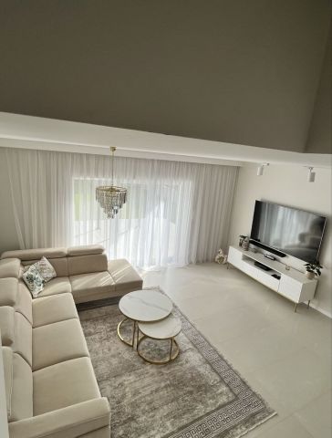 bliźniak Komorniki. Zdjęcie 1