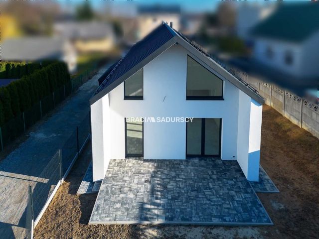 dom wolnostojący, 5 pokoi Bębło. Zdjęcie 7