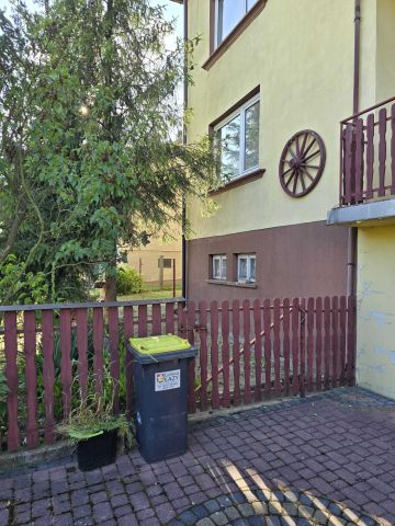 dom wolnostojący, 5 pokoi Łazy. Zdjęcie 1