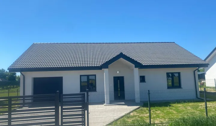 dom wolnostojący, 4 pokoje Lubasz, ul. Wiosenna