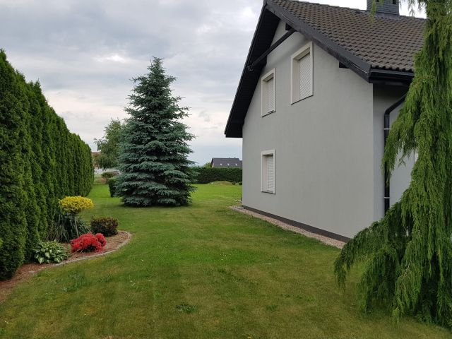 dom wolnostojący Uciechów, ul. Bławatna. Zdjęcie 1