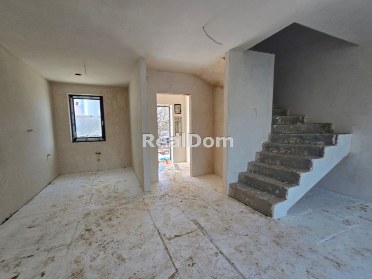 Mieszkanie 4-pokojowe Chrosna. Zdjęcie 3