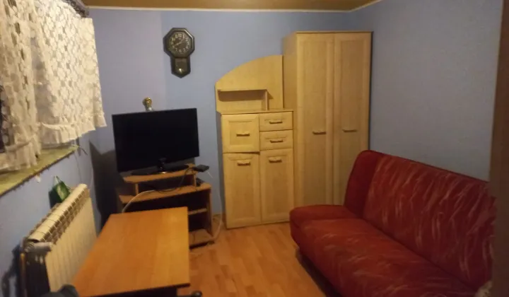 Pokój Serby, Okrężna