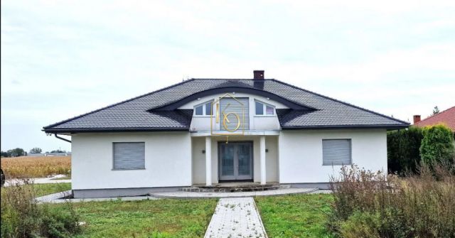 dom wolnostojący, 6 pokoi Mokronos Górny. Zdjęcie 1