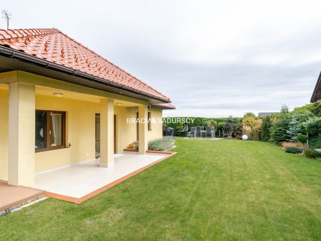 dom wolnostojący, 6 pokoi Sułków. Zdjęcie 3