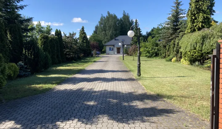 dom wolnostojący, 5 pokoi Dzięcioły, Bartnicza