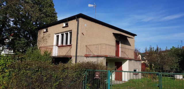 dom wolnostojący, 2 pokoje Poraj, ul. Kolejowa. Zdjęcie 1