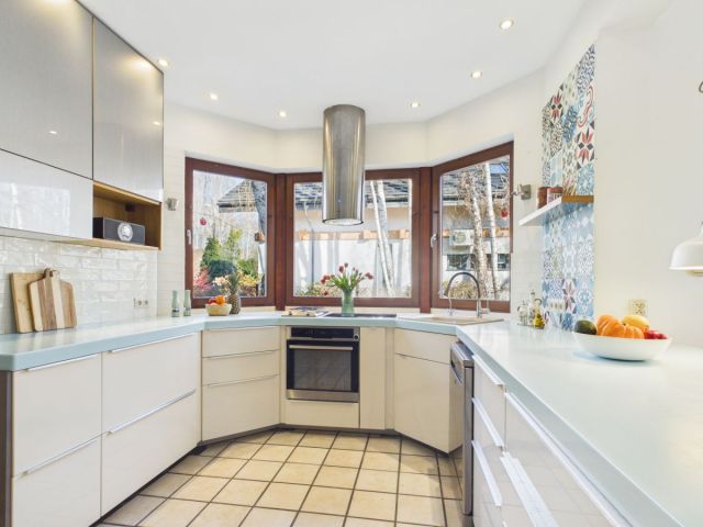 dom wolnostojący, 7 pokoi Pęcice Małe. Zdjęcie 4