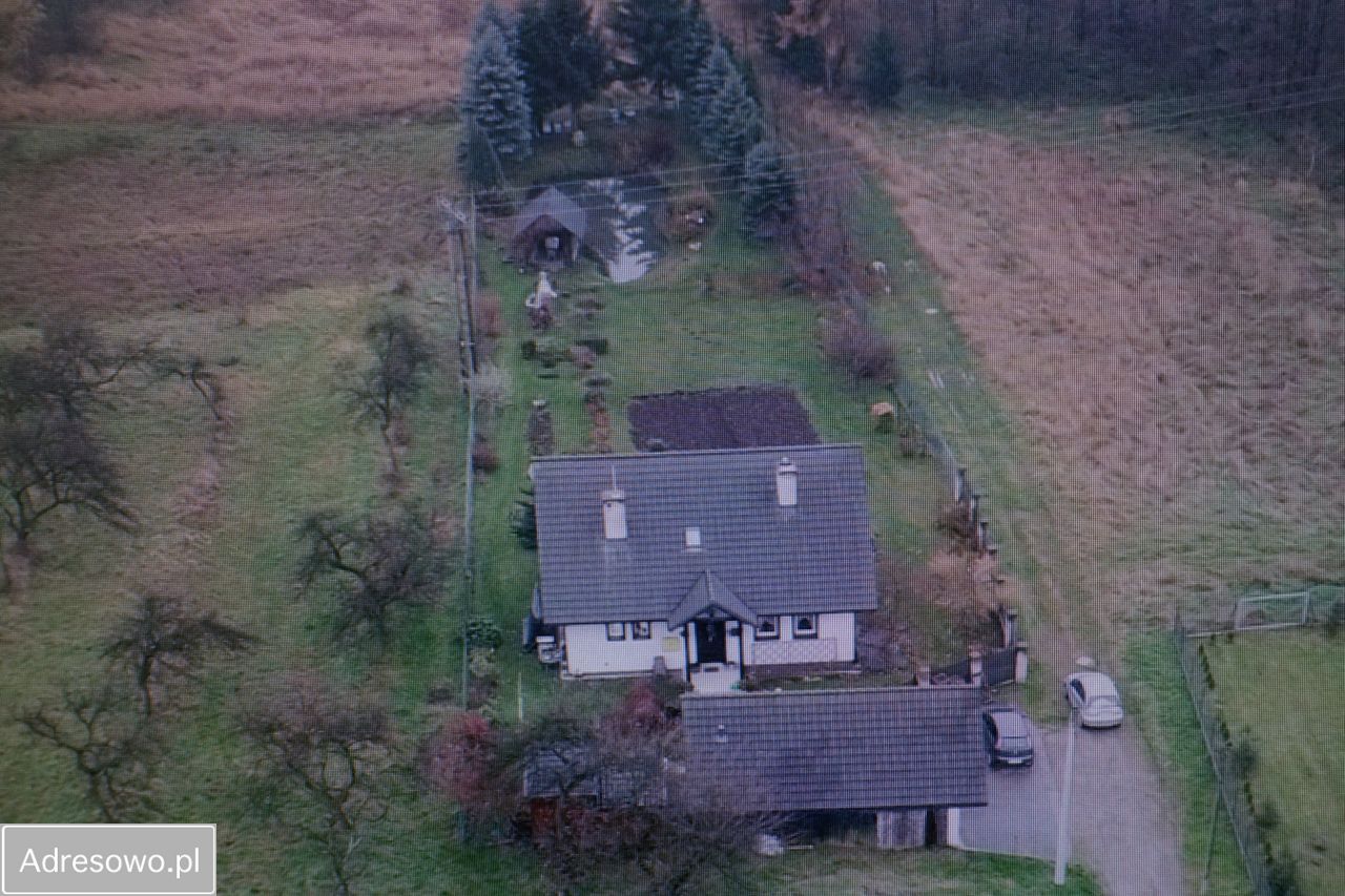 dom wolnostojący, 4 pokoje Rożnowa. Zdjęcie 2