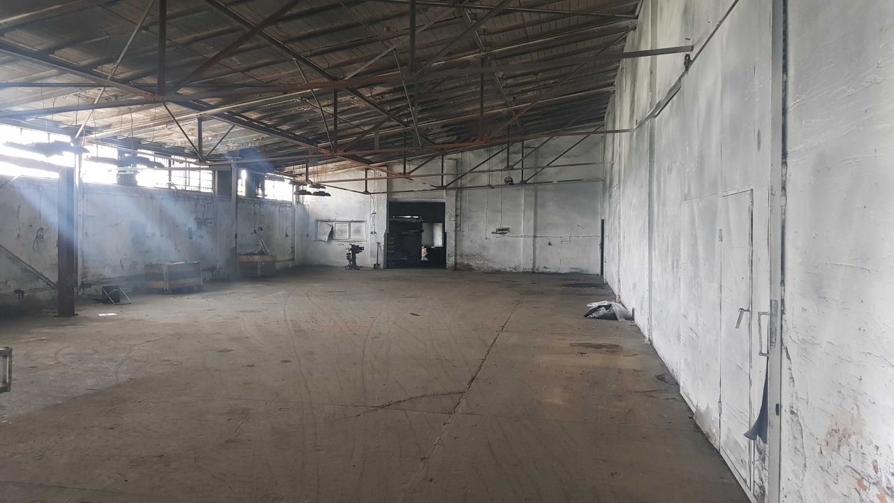 Hala/magazyn Reńska Wieś. Zdjęcie 7