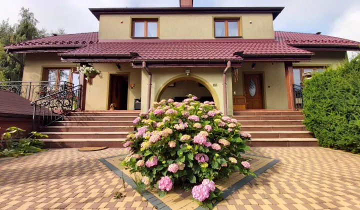 bliźniak, 8 pokoi Jasień