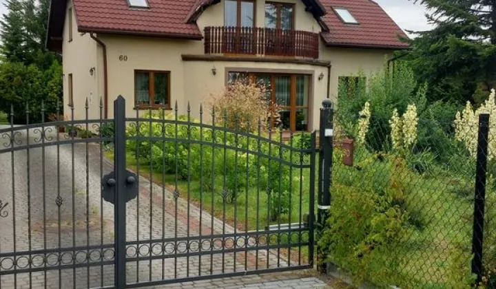 dom wolnostojący, 6 pokoi Poradów