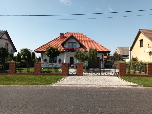 dom wolnostojący, 4 pokoje Pokoje. Zdjęcie 1