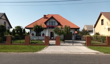 dom wolnostojący, 4 pokoje Pokoje