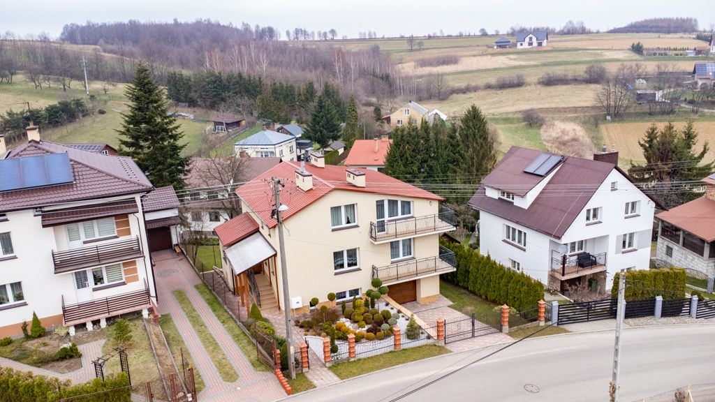 dom wolnostojący, 6 pokoi Błażowa. Zdjęcie 2