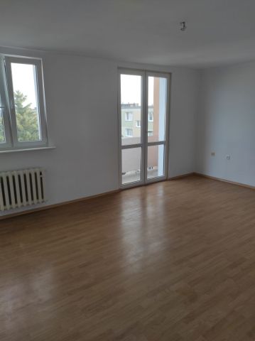 Mieszkanie 3-pokojowe Śrem, ul. Leopolda Okulickiego. Zdjęcie 1