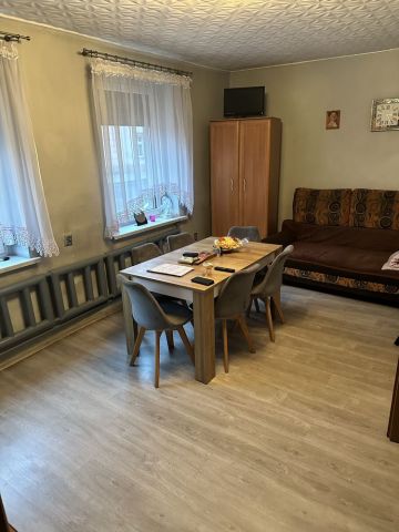 Mieszkanie 3-pokojowe Góra. Zdjęcie 1