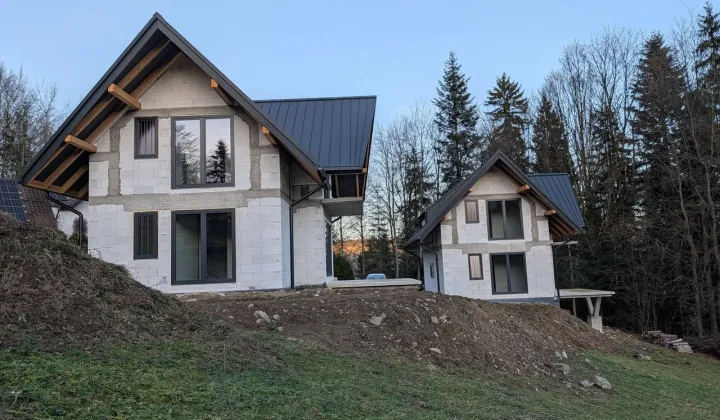 dom wolnostojący, 8 pokoi Grywałd, ul. Pod Tylką