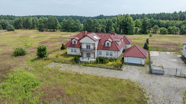 dom wolnostojący, 12 pokoi Brzeźnik. Zdjęcie 2