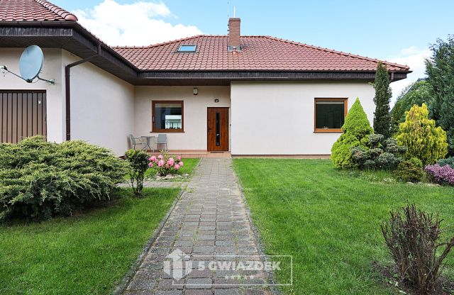 dom wolnostojący, 5 pokoi Szczecinek, ul. Marii Dąbrowskiej. Zdjęcie 2