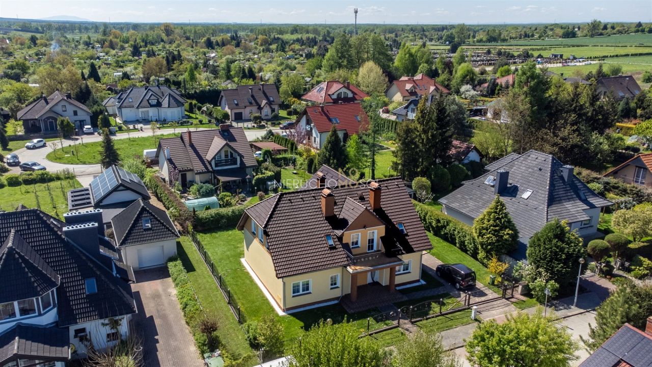 dom wolnostojący, 7 pokoi Brzeg Dolny. Zdjęcie 4