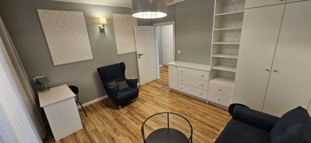 Mieszkanie 2-pokojowe Wrocław Krzyki, ul. Komuny Paryskiej. Zdjęcie 2