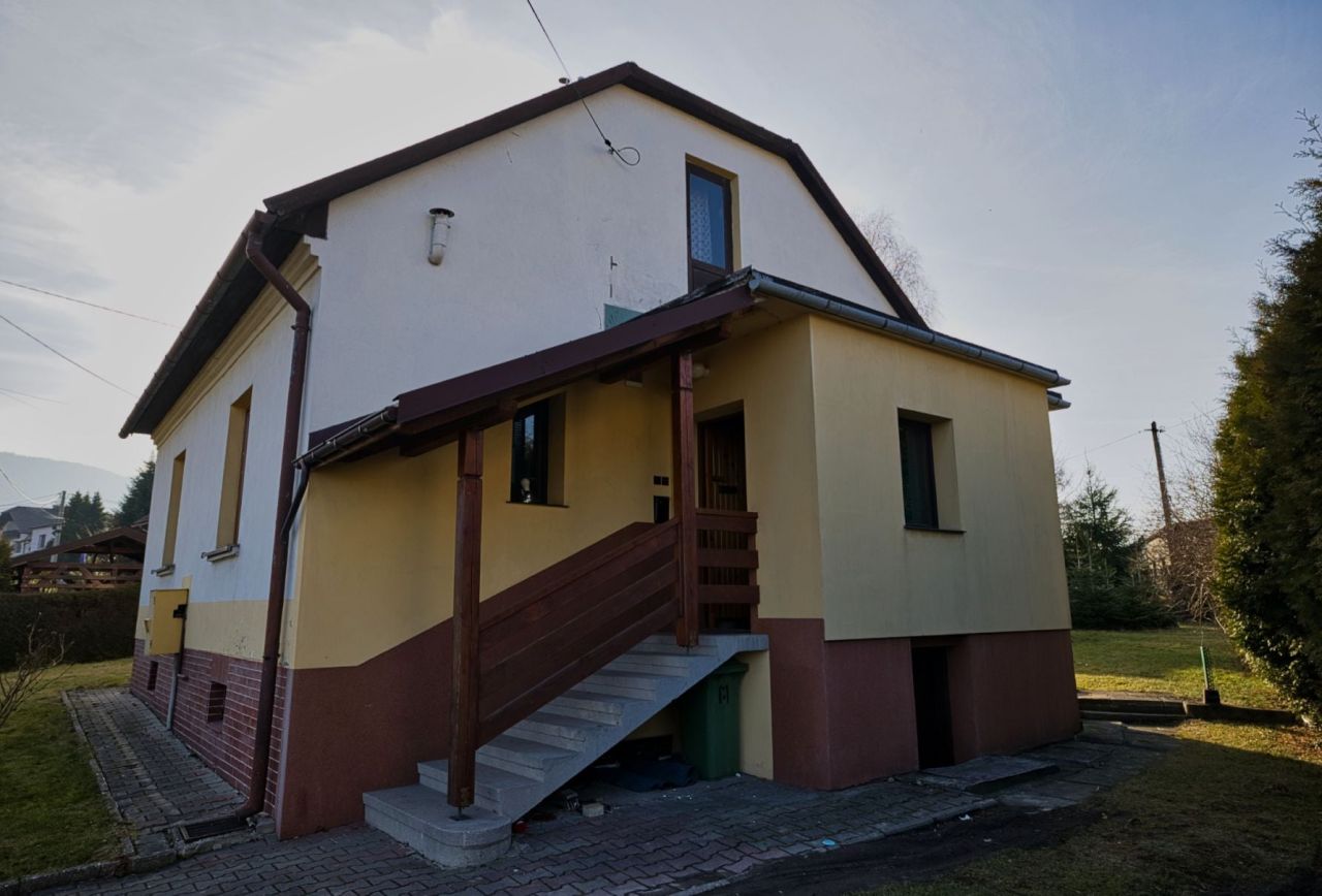 dom wolnostojący, 2 pokoje Bujaków, ul. Podlesie. Zdjęcie 1