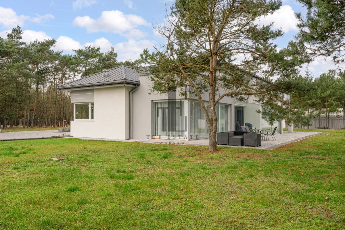 dom wolnostojący, 10 pokoi Famułki Brochowskie. Zdjęcie 22