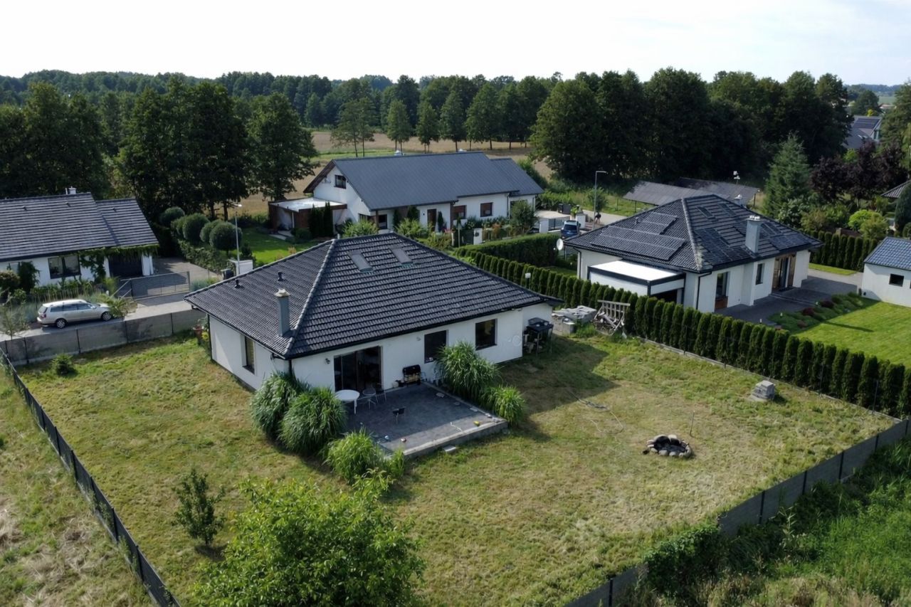 dom wolnostojący, 4 pokoje Mała Nieszawka, Bukowa. Zdjęcie 2