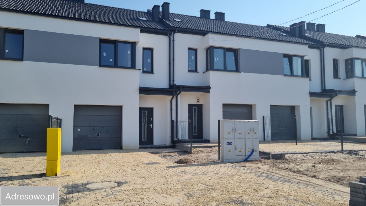 dom szeregowy, 4 pokoje Serock, ul. Adama Jorkuna. Zdjęcie 2