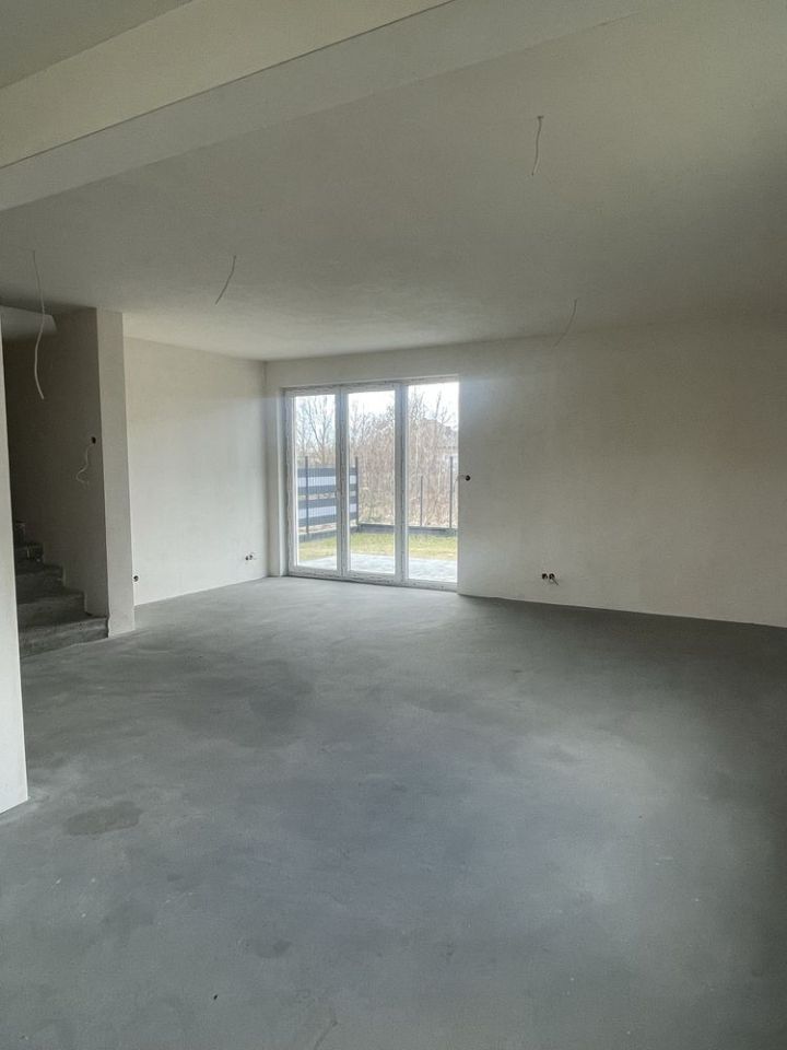 bliźniak, 4 pokoje Ostrówek. Zdjęcie 3