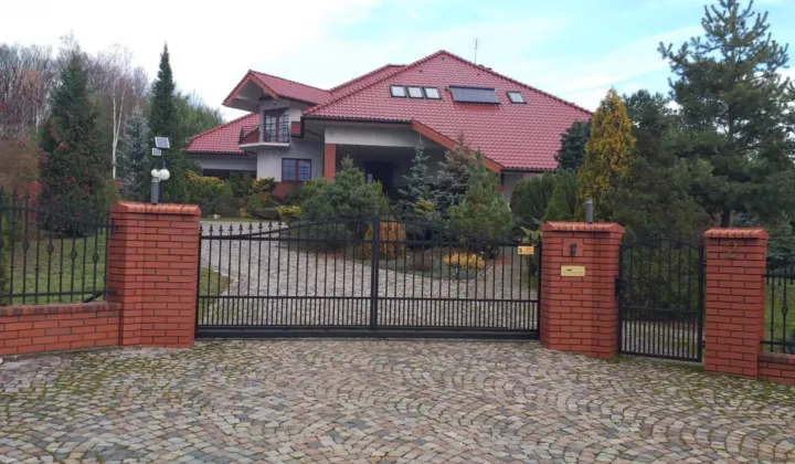 dom wolnostojący, 7 pokoi Bobolice, Brak