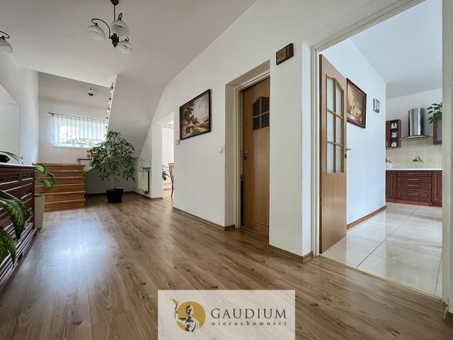 dom wolnostojący, 7 pokoi Bytonia, os. Zielone. Zdjęcie 32