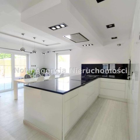 dom wolnostojący, 7 pokoi Wałbrzych Konradów. Zdjęcie 1