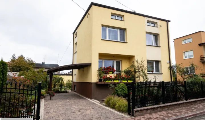 dom wolnostojący, 4 pokoje Radomsko, ul. Kwiatowa