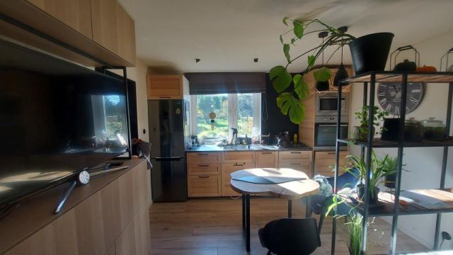 dom wolnostojący, 1 pokój Poręba. Zdjęcie 1