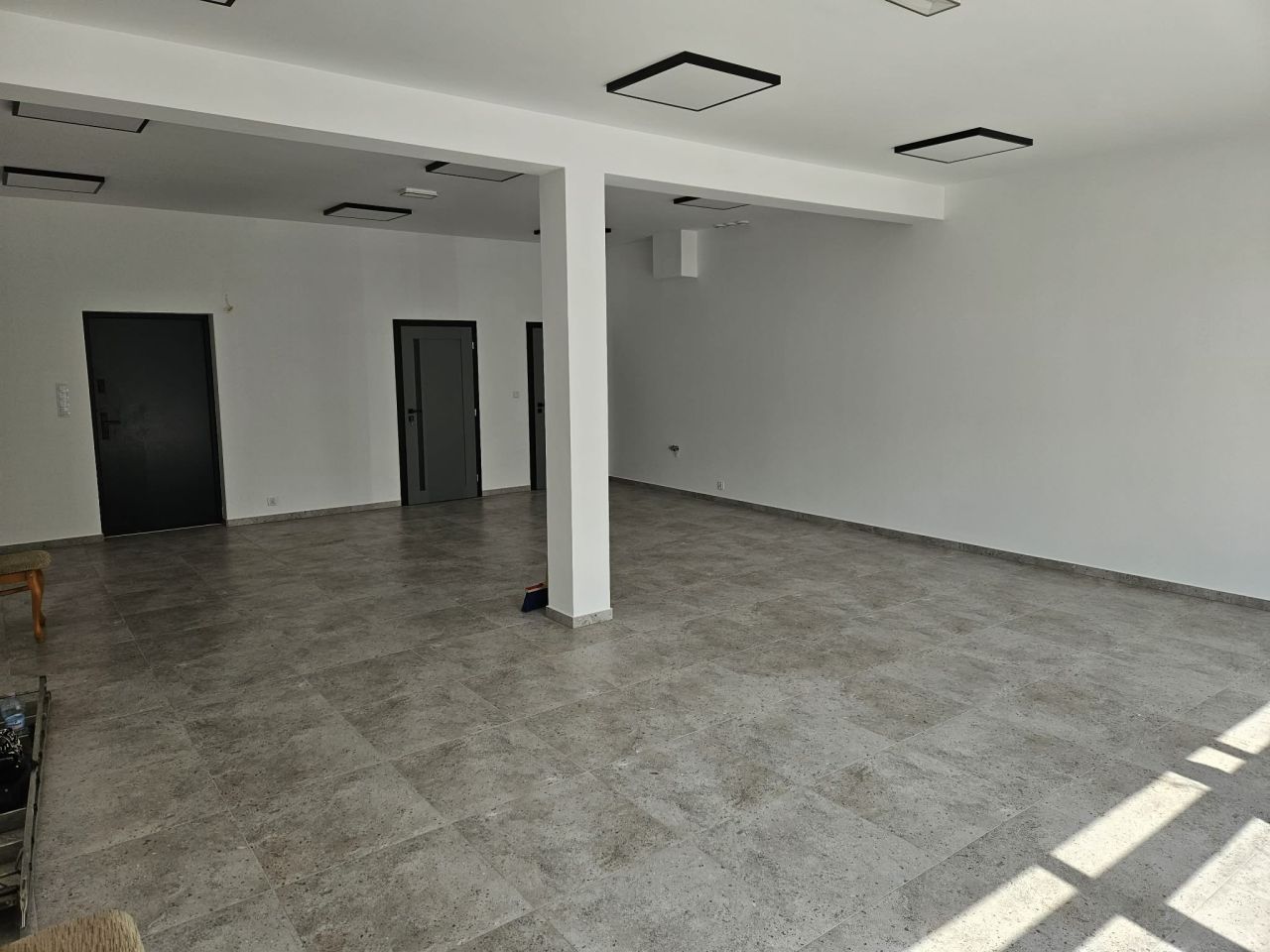 Lokal Biała Rawska, pl. Wolności. Zdjęcie 3
