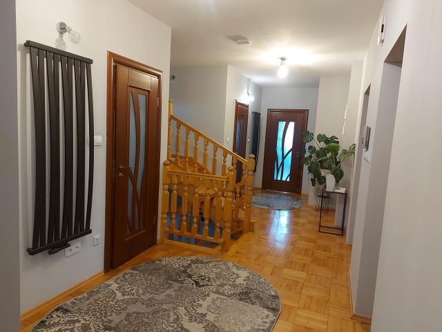 dom wolnostojący, 5 pokoi Korczyna, ul. gen. Szeptyckiego. Zdjęcie 1