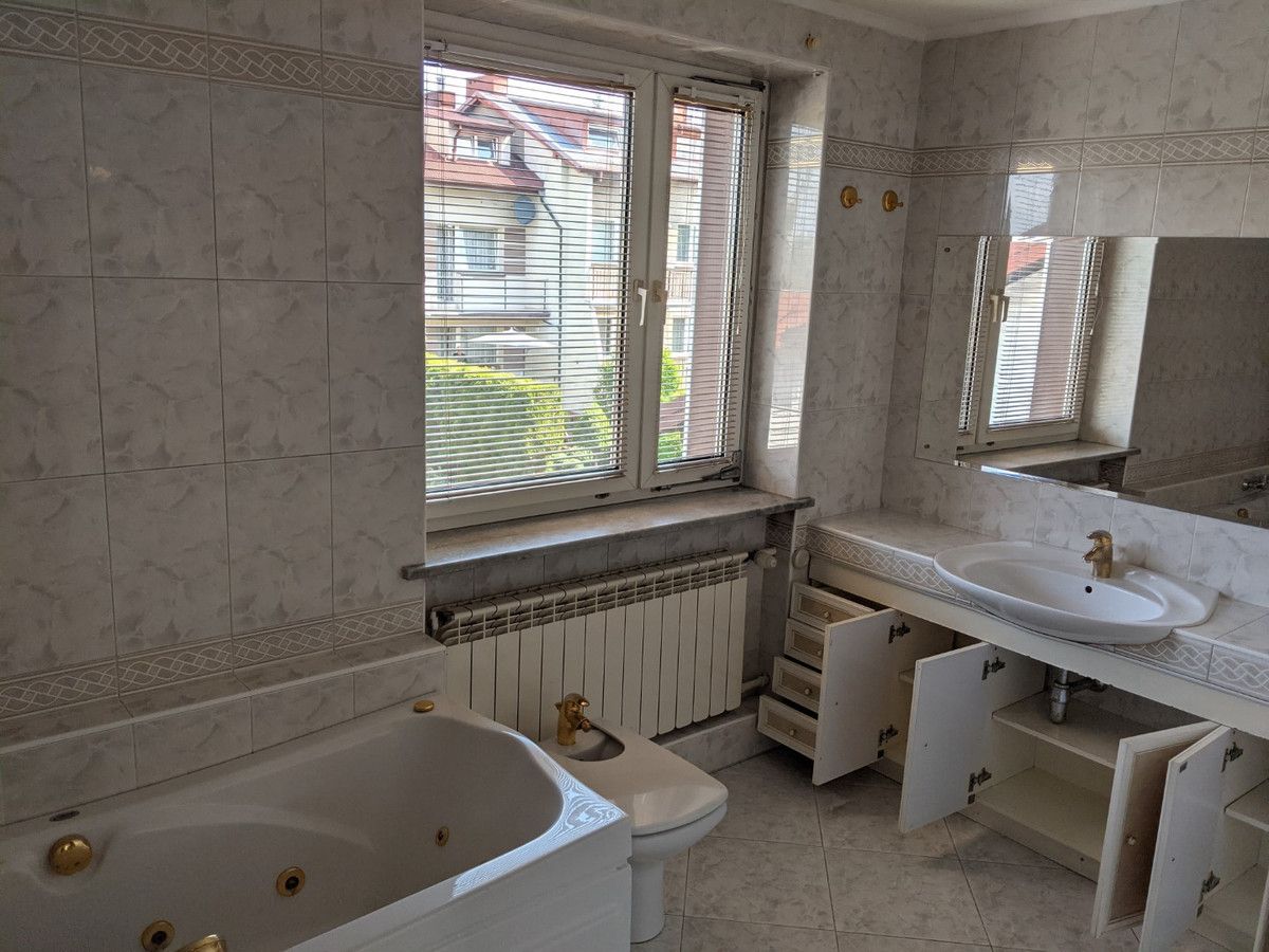 dom szeregowy, 6 pokoi Częstochowa Tysiąclecie, ul. Obrońców Poczty Gdańskiej. Zdjęcie 6