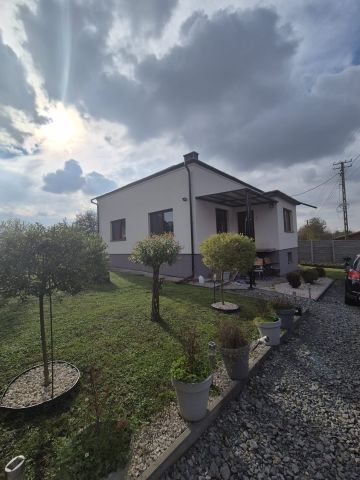 dom wolnostojący, 2 pokoje Boratyn. Zdjęcie 1