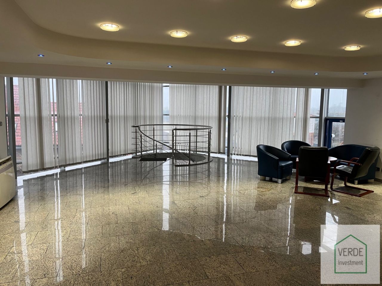 Hala/magazyn Biernatki, al. Flensa. Zdjęcie 5